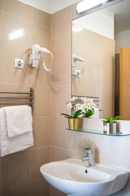 Free Parking! Soho Budapest 304, 4 Ppl, Ac, Fast Wifi, Smart Tv Dış mekan fotoğraf