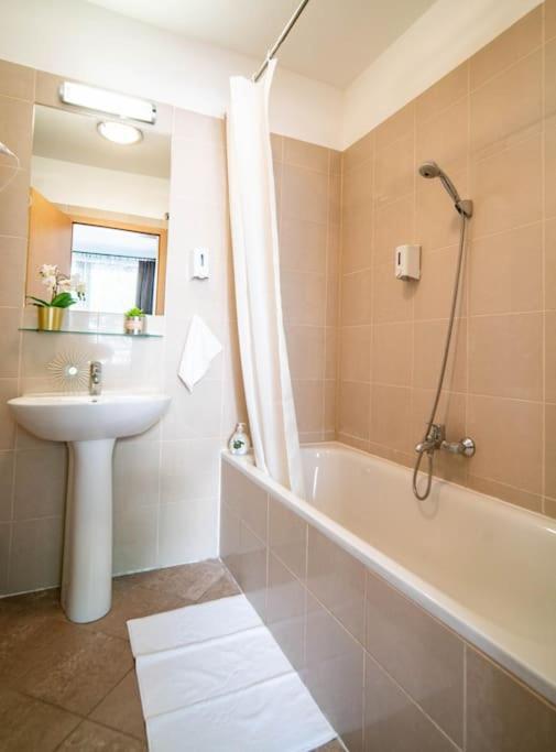 Free Parking! Soho Budapest 304, 4 Ppl, Ac, Fast Wifi, Smart Tv Dış mekan fotoğraf