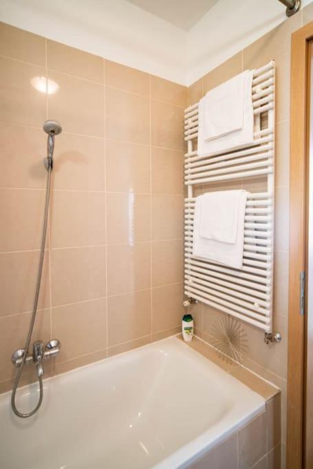 Free Parking! Soho Budapest 304, 4 Ppl, Ac, Fast Wifi, Smart Tv Dış mekan fotoğraf